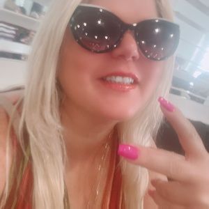 Meet your Posher, Ained